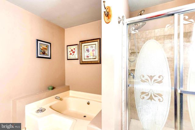 74 TWIN PONDS DR, Sewell, NJ 08080