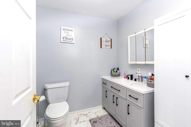 74 TWIN PONDS DR, Sewell, NJ 08080