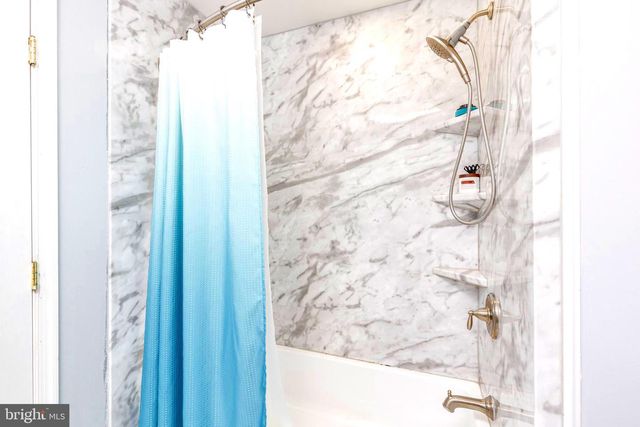 74 TWIN PONDS DR, Sewell, NJ 08080