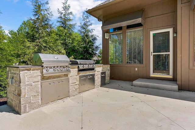 14400 Grant Street, Overland Park, KS 66221