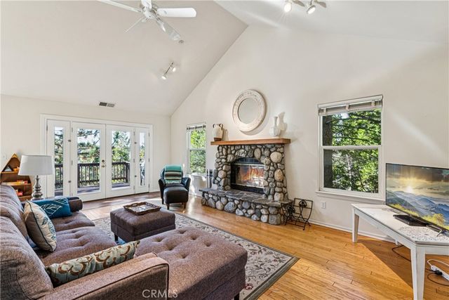305 Summit Road, Lake Arrowhead, CA 92352