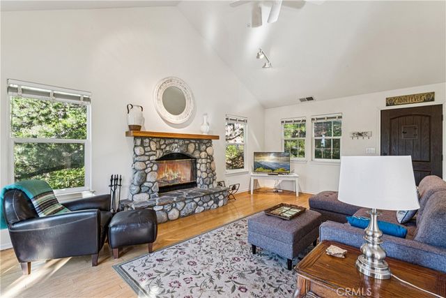 305 Summit Road, Lake Arrowhead, CA 92352