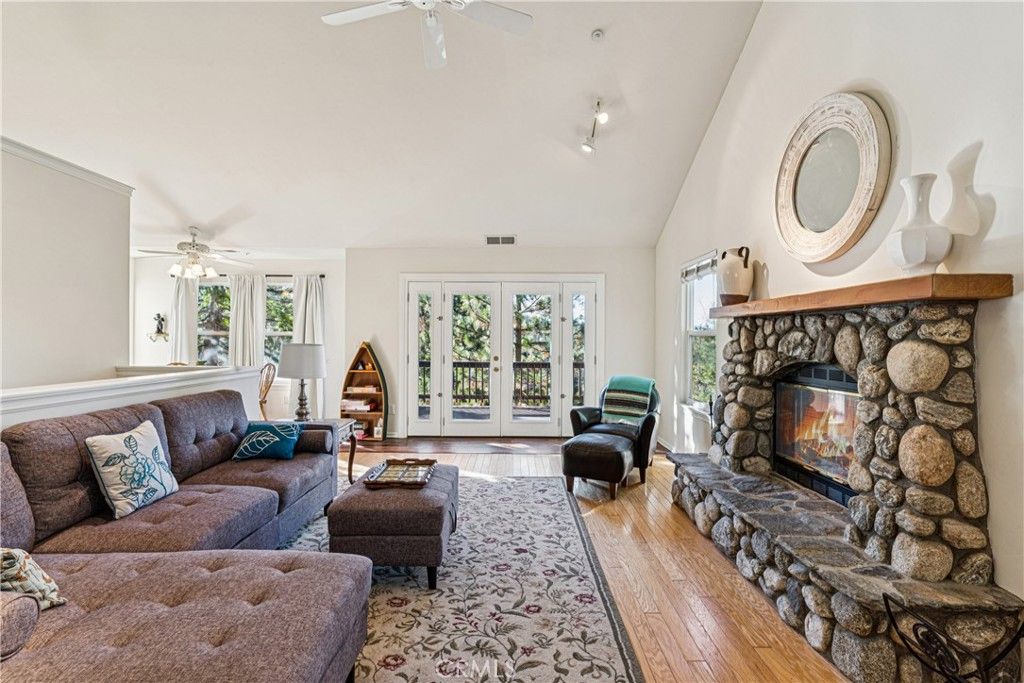 305 Summit Road, Lake Arrowhead, CA 92352
