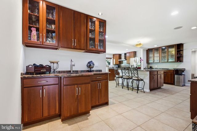 8578 BRICKYARD RD, Potomac, MD 20854