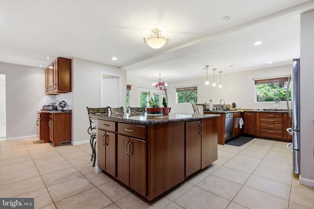 8578 BRICKYARD RD, Potomac, MD 20854