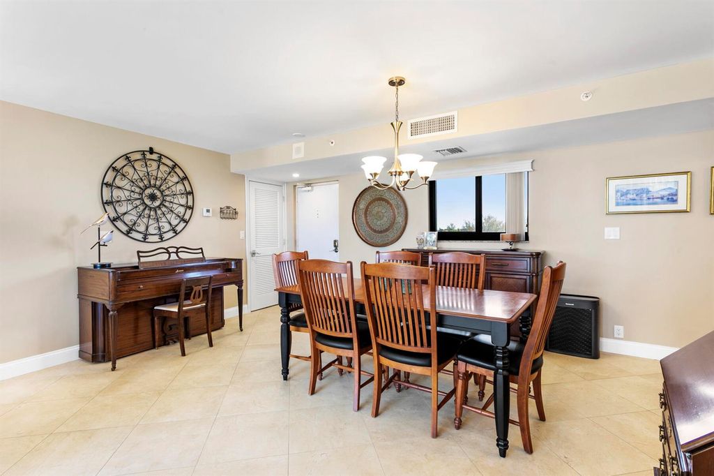 Image 11 of property listing at 400 Ocean Trail Way 303, Jupiter, FL 33477