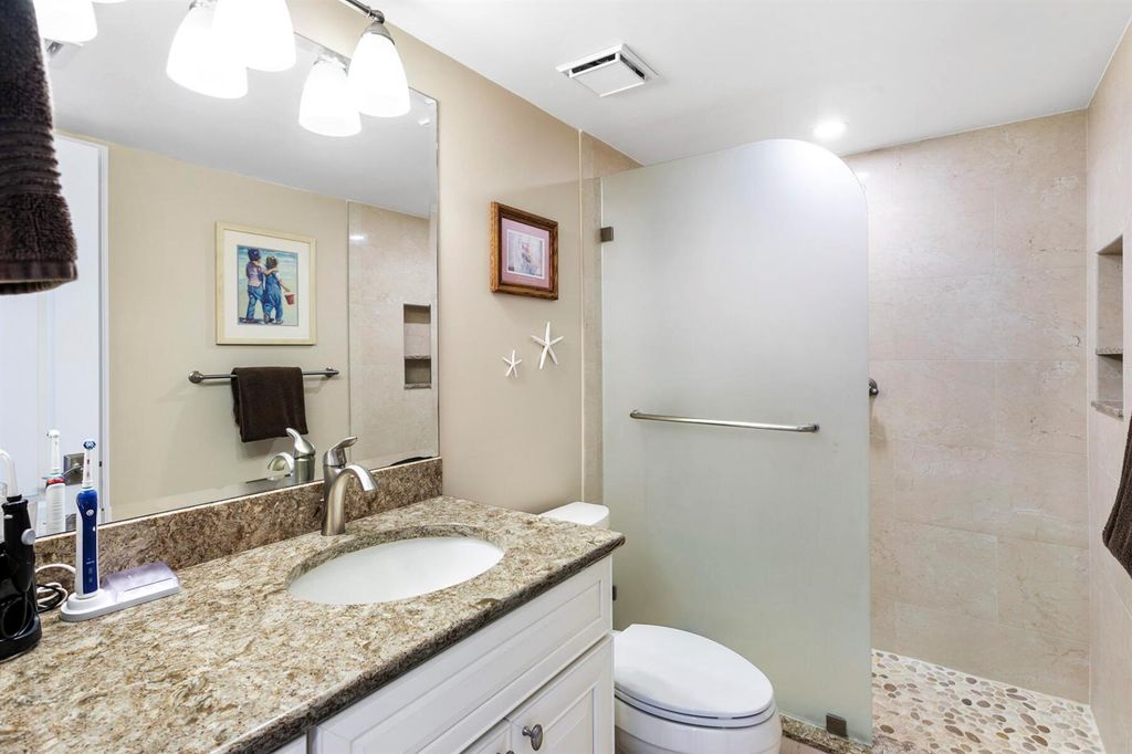 Image 17 of property listing at 400 Ocean Trail Way 303, Jupiter, FL 33477