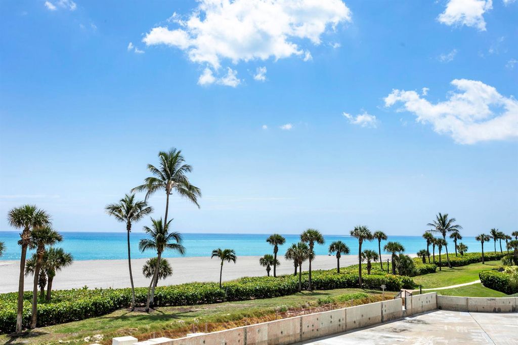 Image 4 of property listing at 400 Ocean Trail Way 303, Jupiter, FL 33477