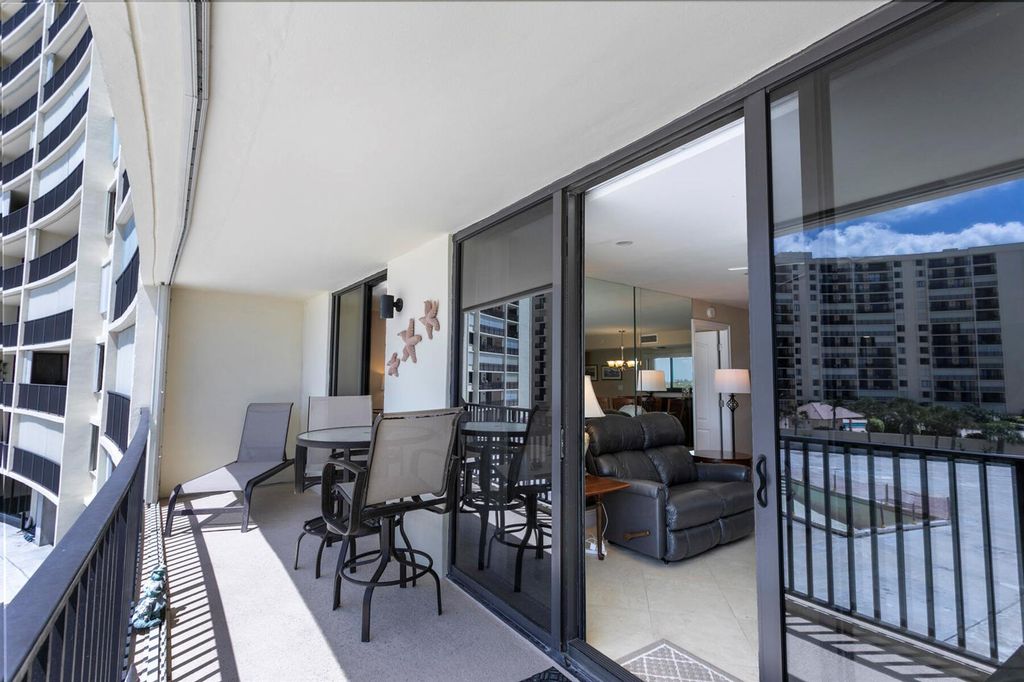 Image 6 of property listing at 400 Ocean Trail Way 303, Jupiter, FL 33477