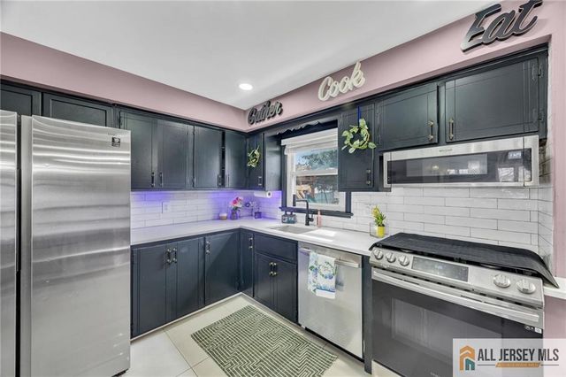 165 Crescent Avenue, Woodbridge Proper, NJ 07095