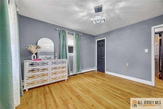 165 Crescent Avenue, Woodbridge Proper, NJ 07095