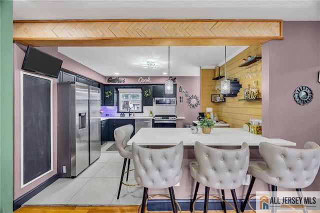 165 Crescent Avenue, Woodbridge Proper, NJ 07095