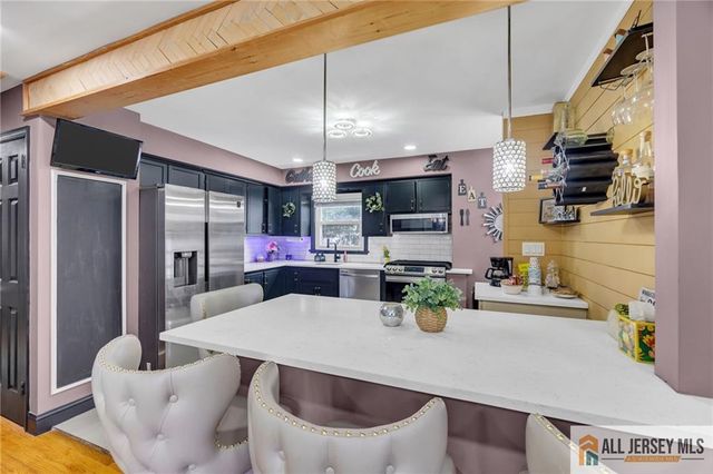 165 Crescent Avenue, Woodbridge Proper, NJ 07095