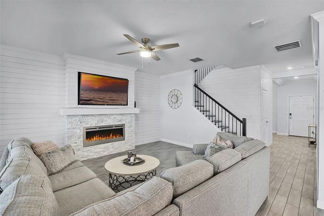 1123 DORA PARC LANE, Mount Dora, FL 32757