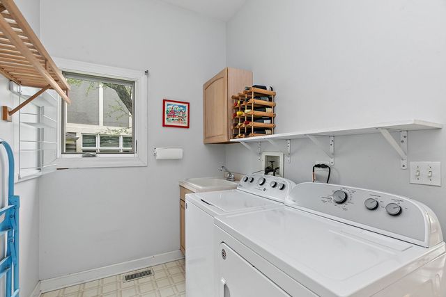 3 Sunvalley Court, Lake In The Hills, IL 60156