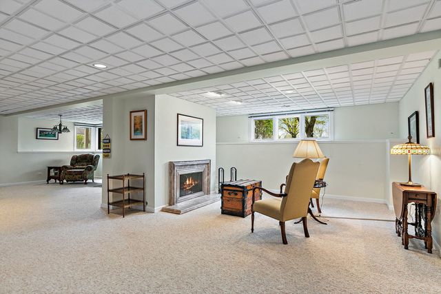 3 Sunvalley Court, Lake In The Hills, IL 60156