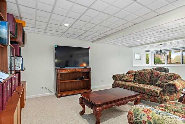 3 Sunvalley Court, Lake In The Hills, IL 60156