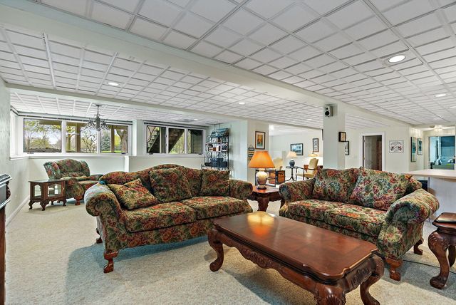 3 Sunvalley Court, Lake In The Hills, IL 60156