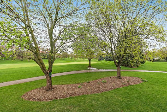 3 Sunvalley Court, Lake In The Hills, IL 60156