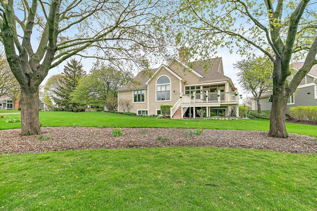3 Sunvalley Court, Lake In The Hills, IL 60156
