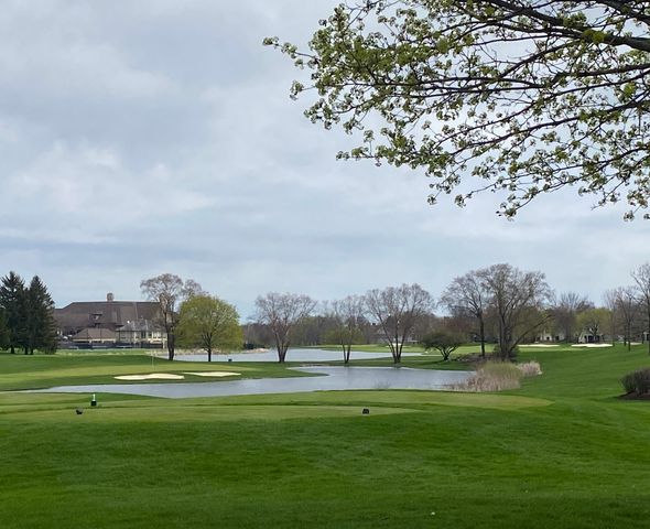 3 Sunvalley Court, Lake In The Hills, IL 60156