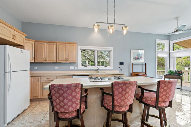 3 Sunvalley Court, Lake In The Hills, IL 60156
