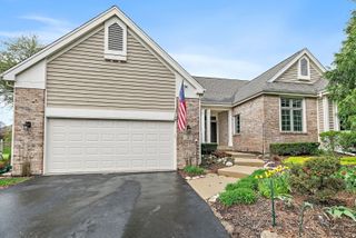 3 Sunvalley Court, Lake In The Hills, IL 60156