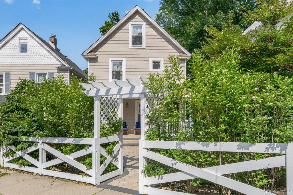 96 School Street, Oyster Bay, NY 11771
