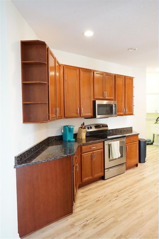 Image 13 of property listing at 201 SUNSET CREST COURT, Apollo Beach, FL 33572