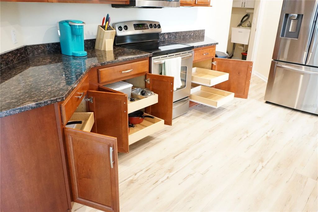 Image 15 of property listing at 201 SUNSET CREST COURT, Apollo Beach, FL 33572