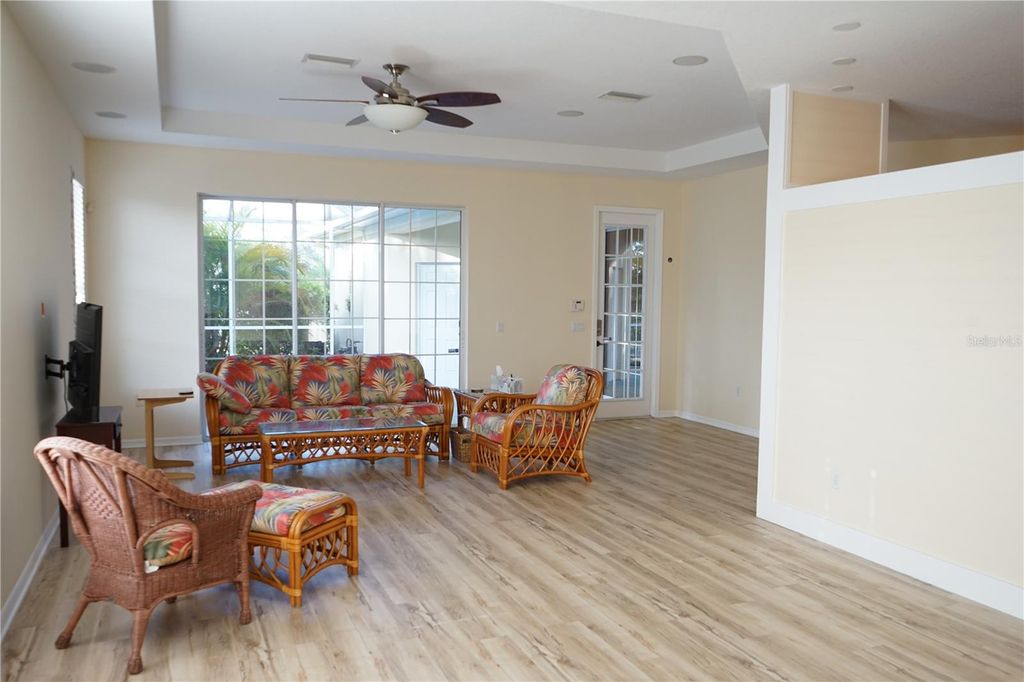 Image 8 of property listing at 201 SUNSET CREST COURT, Apollo Beach, FL 33572