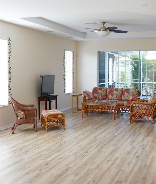 Image 9 of property listing at 201 SUNSET CREST COURT, Apollo Beach, FL 33572