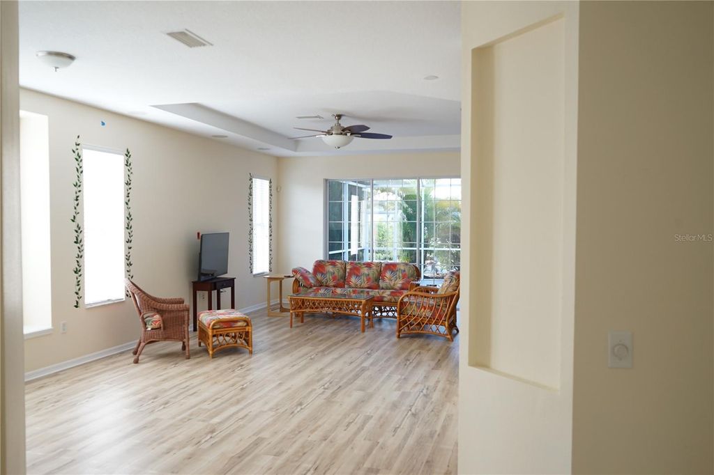 Image 10 of property listing at 201 SUNSET CREST COURT, Apollo Beach, FL 33572