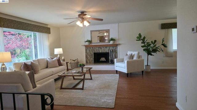 699 Fiesta Pl, Hayward, CA 94544