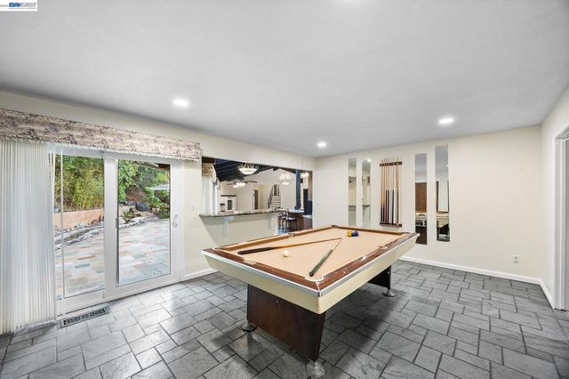 699 Fiesta Pl, Hayward, CA 94544