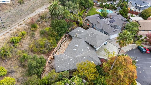 699 Fiesta Pl, Hayward, CA 94544