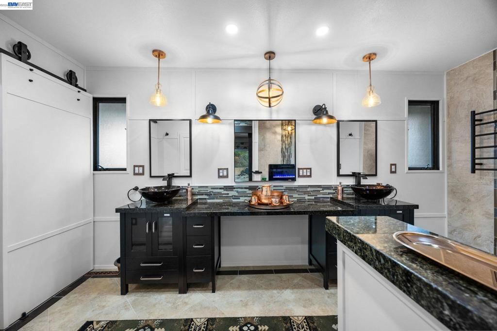 Image 13 of property listing at 699 Fiesta Pl, Hayward, CA 94544