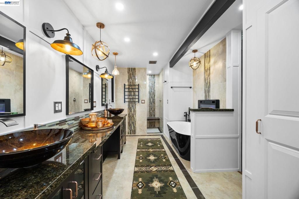 Image 14 of property listing at 699 Fiesta Pl, Hayward, CA 94544