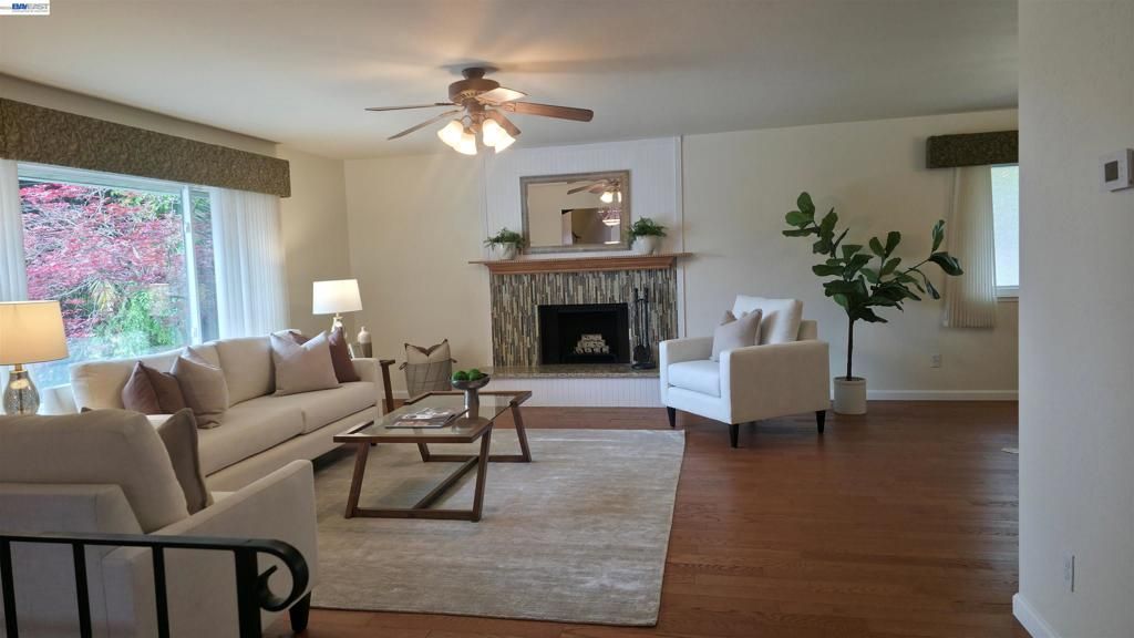 Image 2 of property listing at 699 Fiesta Pl, Hayward, CA 94544