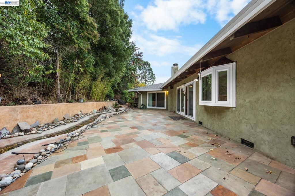 Image 30 of property listing at 699 Fiesta Pl, Hayward, CA 94544