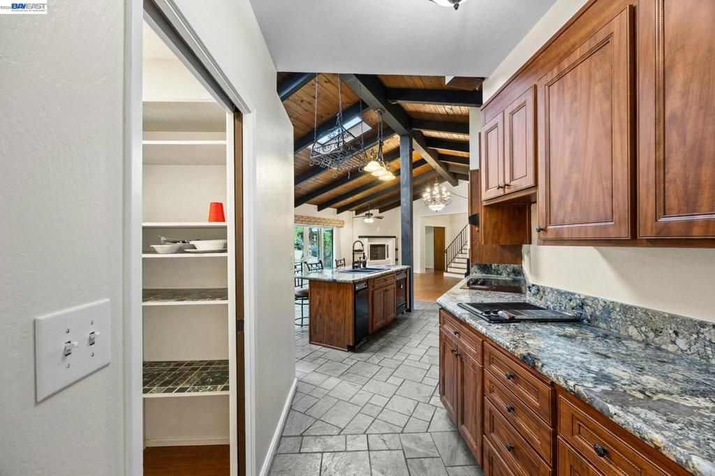 Image 6 of property listing at 699 Fiesta Pl, Hayward, CA 94544