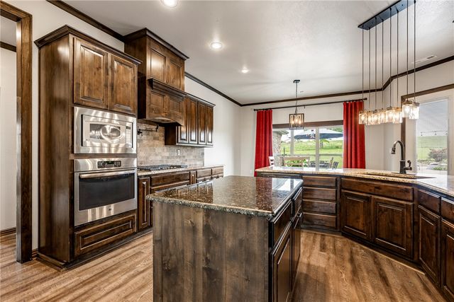244 NE Pianalto Street, Bentonville, AR 72713