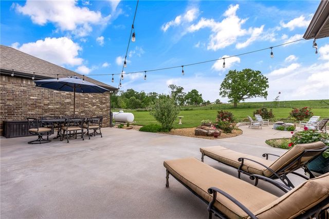 244 NE Pianalto Street, Bentonville, AR 72713