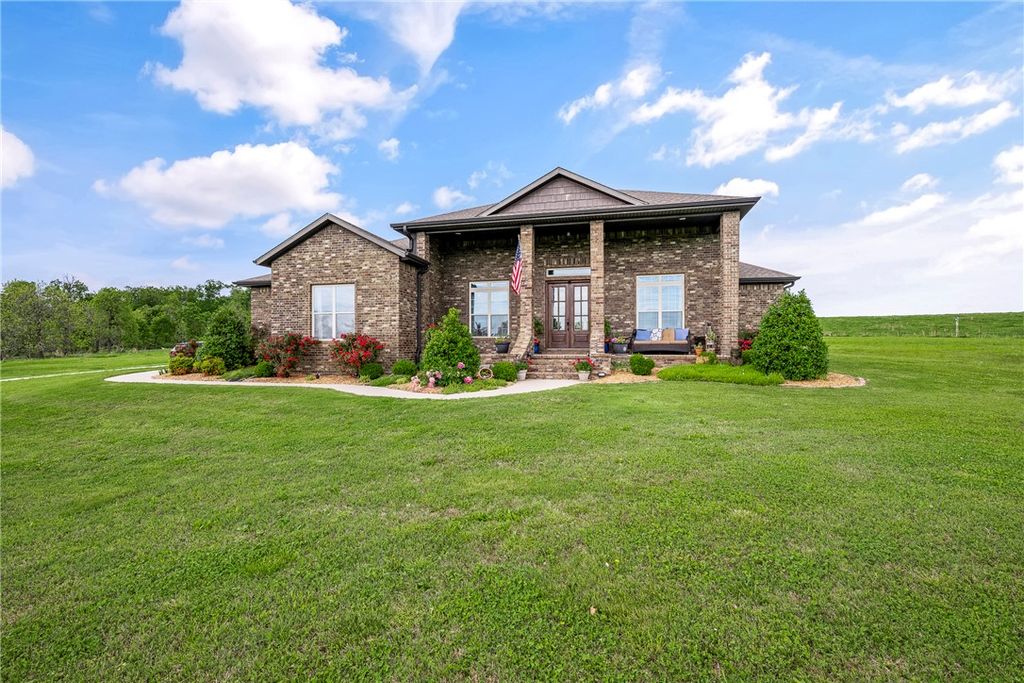244 NE Pianalto Street, Bentonville, AR 72713
