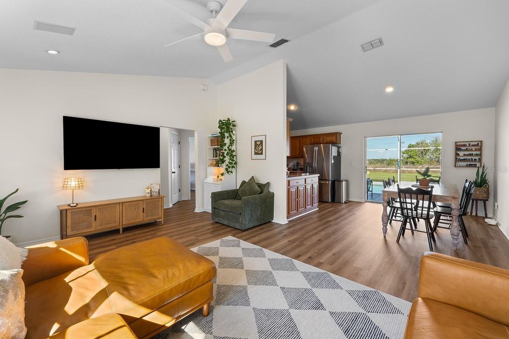 Image 12 of property listing at 9914 JANETTE LANE, Clermont, FL 34711