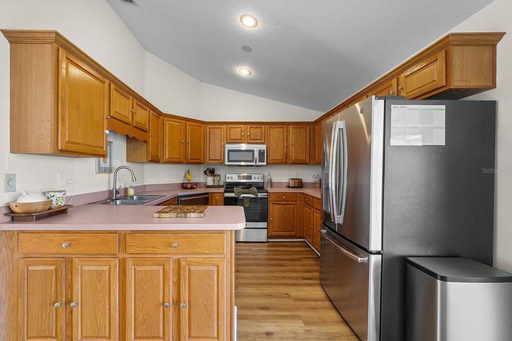 Image 20 of property listing at 9914 JANETTE LANE, Clermont, FL 34711