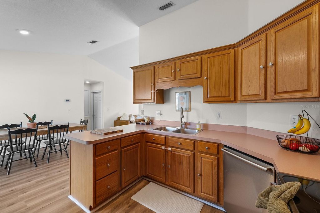 Image 25 of property listing at 9914 JANETTE LANE, Clermont, FL 34711