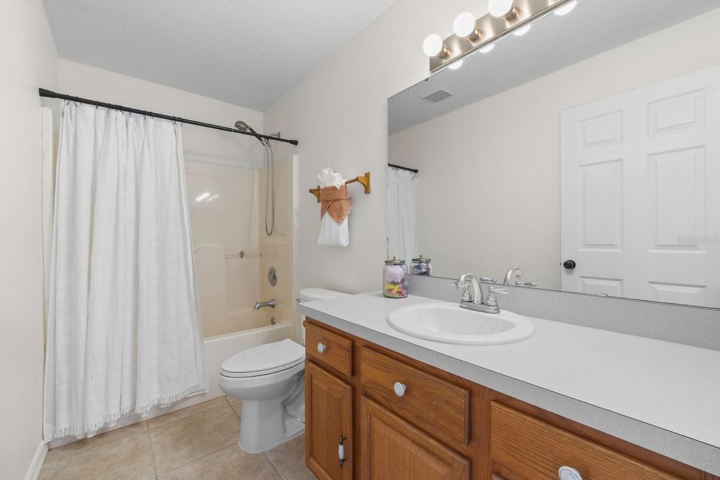 Image 28 of property listing at 9914 JANETTE LANE, Clermont, FL 34711