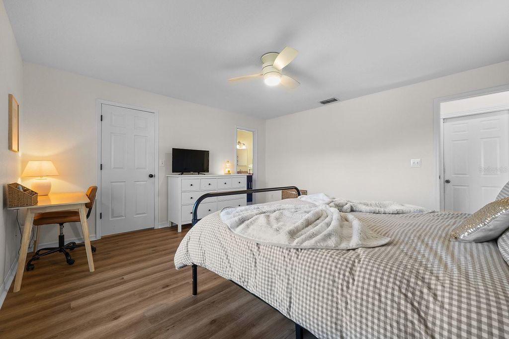 Image 32 of property listing at 9914 JANETTE LANE, Clermont, FL 34711