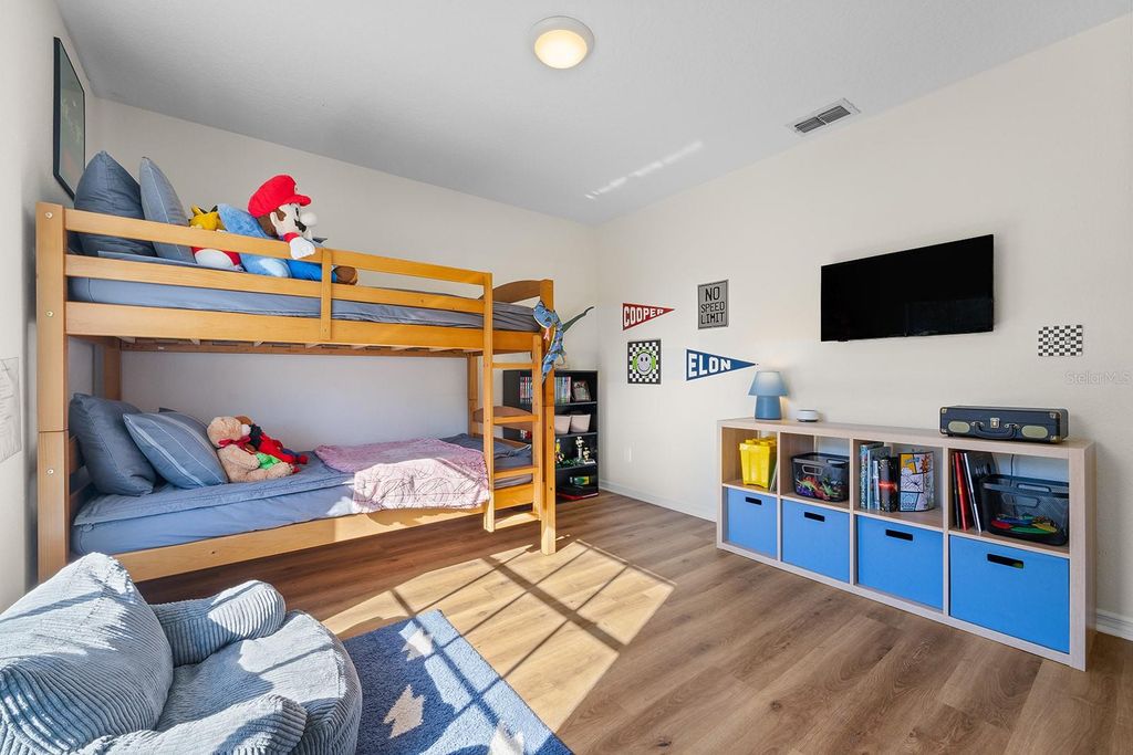 Image 40 of property listing at 9914 JANETTE LANE, Clermont, FL 34711